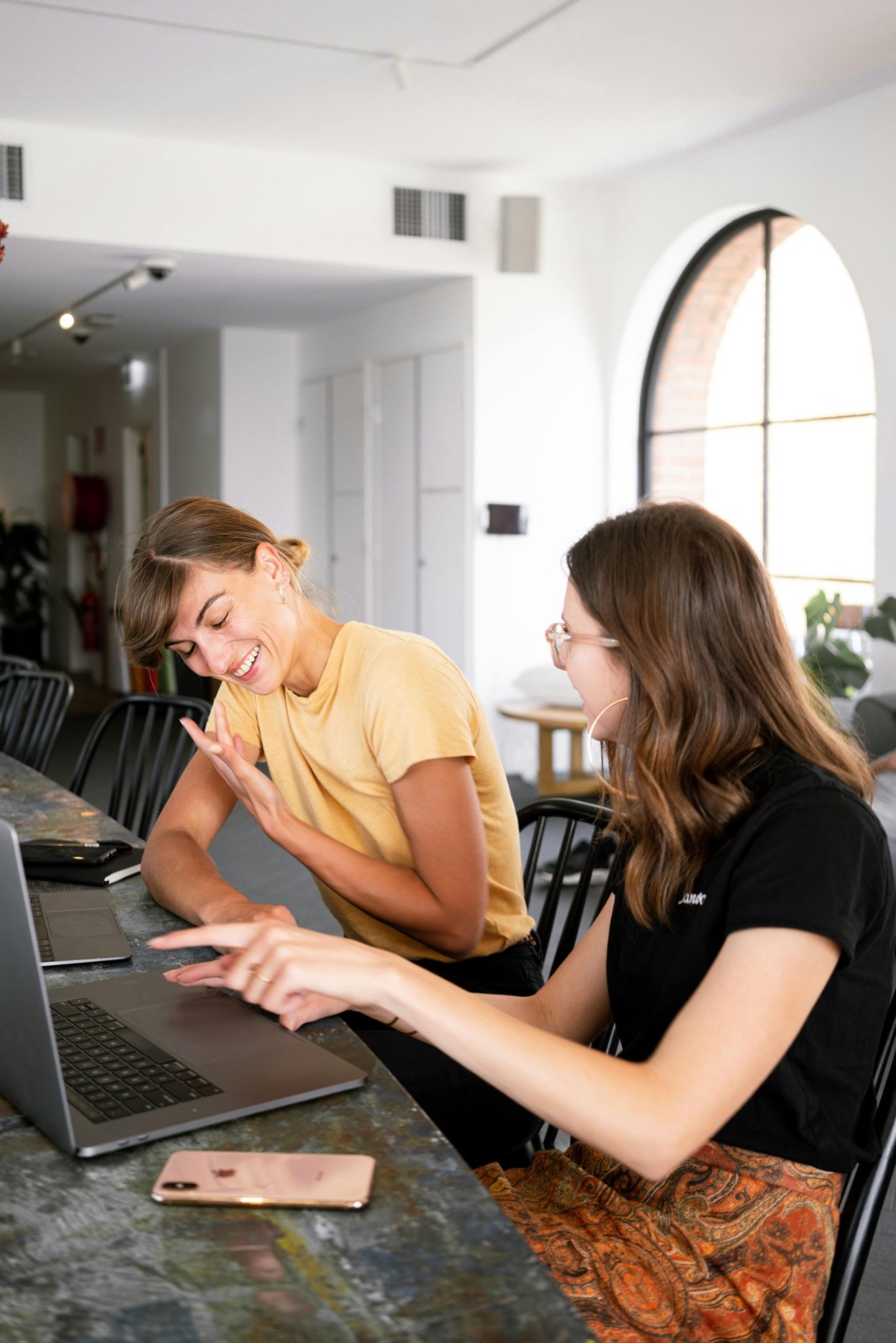 Twee professionals in gesprek